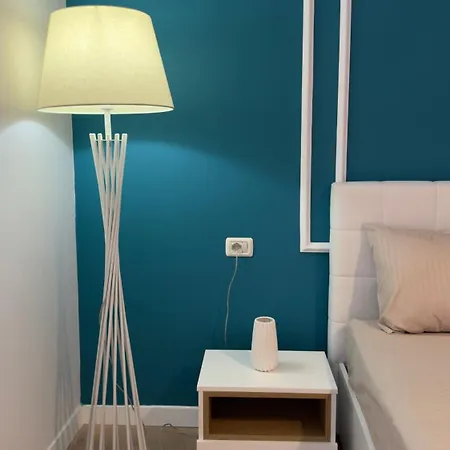 E2 Seaside Apartment *