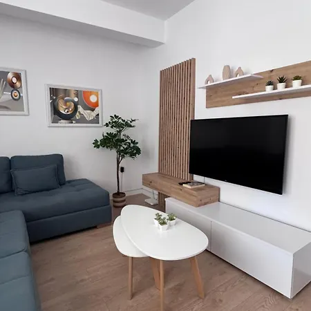 E2 Seaside Apartment